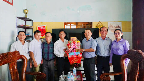 Lãnh đạo tỉnh, huyện thăm, chúc mừng các giáo xứ trên địa bàn huyện Đồng Xuân nhân dịp Lễ Phục Sinh năm 2025